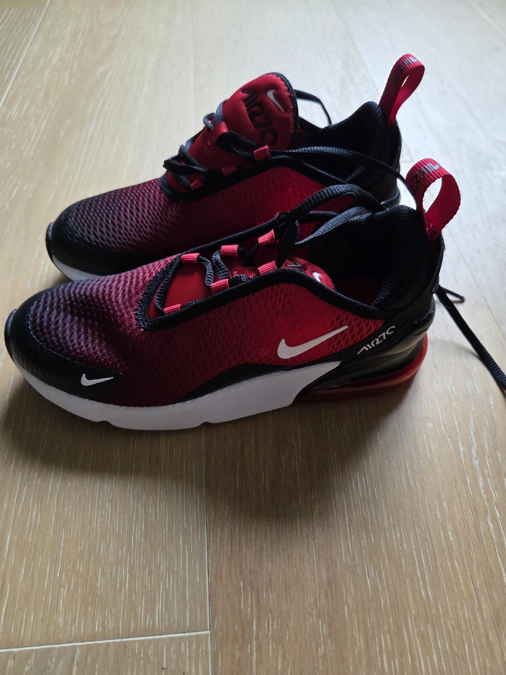 Nike Air Max 270 Red and Black Youth Kids Size 2 (2Y)